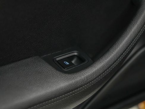 Certified 2025 Porsche Panamera 4 image 14