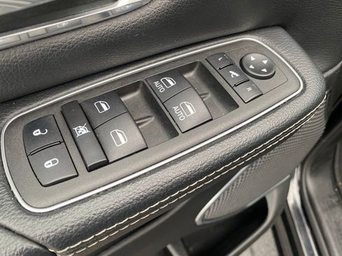 Used 2024 RAM 1500 Laramie AWD/4WD image 13
