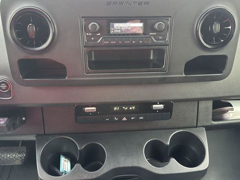 Used 2022 Mercedes-Benz Sprinter 2500 image 19