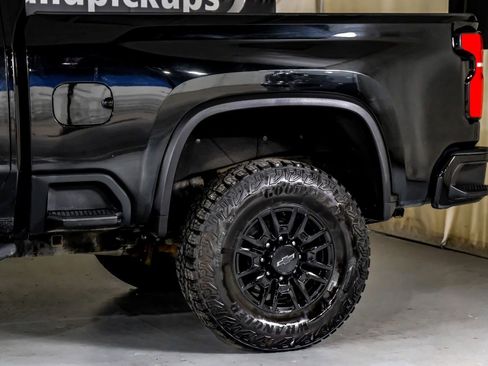 Used 2025 Chevrolet Silverado 2500 ZR2 w/ Technology Package image 13