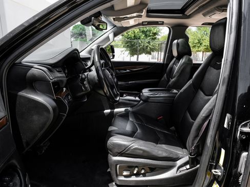Used 2016 Cadillac Escalade ESV Luxury RWD image 4