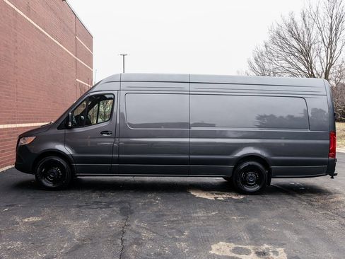 Used 2025 Mercedes-Benz Sprinter 2500 image 4
