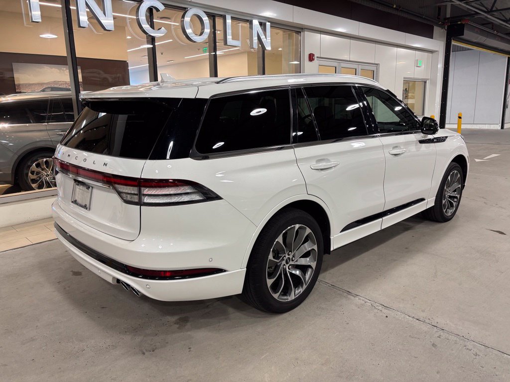 Used 2023 Lincoln Aviator Grand Touring w/ Equipment Group 301A AWD/4WD image 4