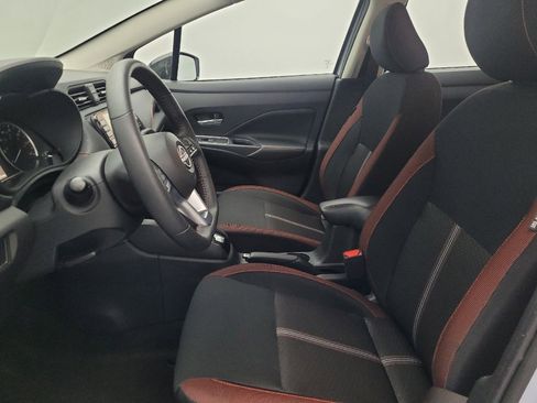 Used 2025 Nissan Versa SR image 17