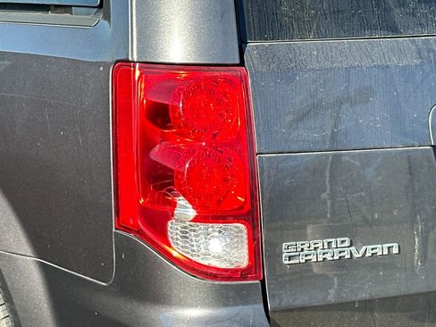 Used 2016 Dodge Grand Caravan SE image 15