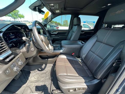 Used 2023 Chevrolet Silverado 1500 High Country w/ High Country Premium Package AWD/4WD image 19