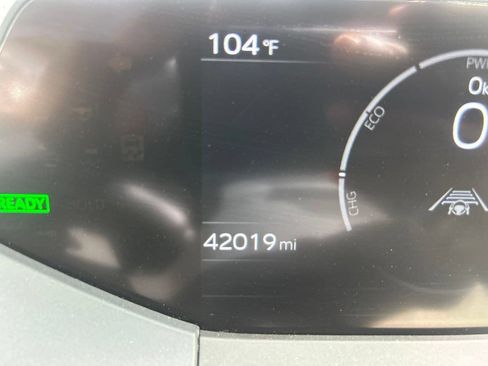 Used 2025 Toyota Prius LE FWD image 12