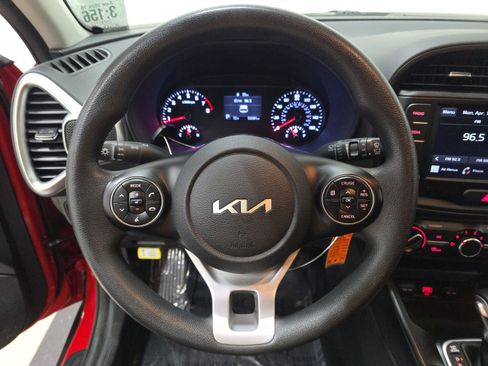 Used 2022 Kia Soul LX image 11