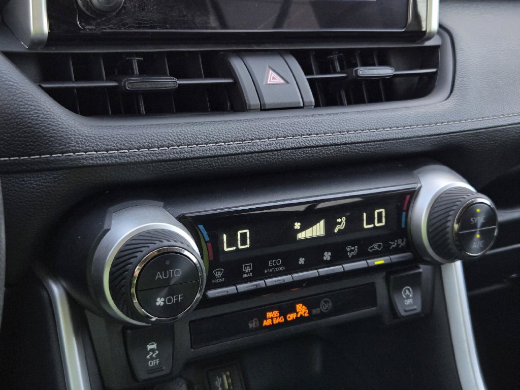 Used 2025 Toyota RAV4 XLE FWD image 21