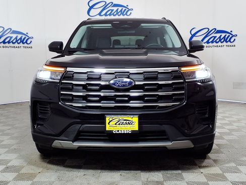 Used 2025 Ford Explorer Active image 3