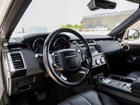 Used 2018 Land Rover Discovery SE AWD/4WD image 3