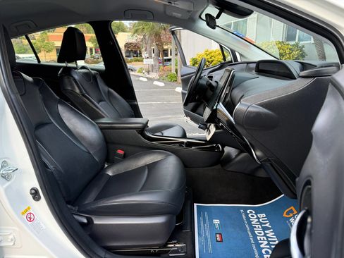 Used 2018 Toyota Prius Prime Premium w/ Carpet Mat Package FWD image 13
