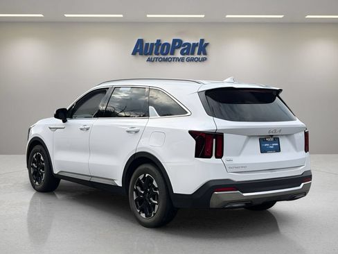 Used 2024 Kia Sorento S FWD image 5