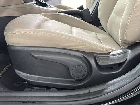 Used 2017 Hyundai Elantra SE w/ Cargo Package image 14