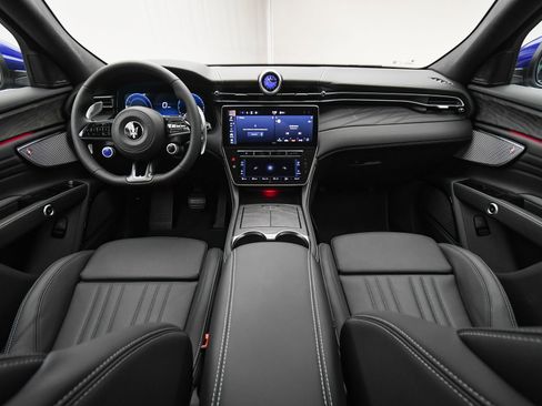 New 2025 Maserati Grecale GT image 13