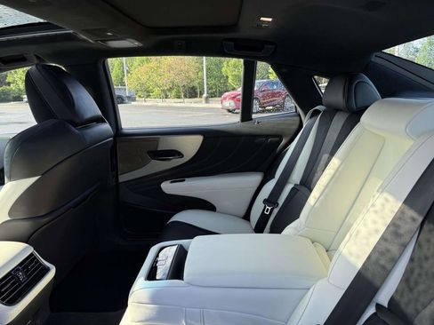 Used 2022 Lexus LS 500 F Sport w/ Accessory Package (Z1) AWD/4WD image 17