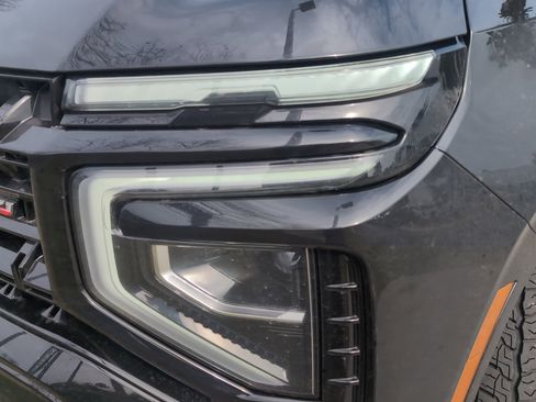 Used 2026 Chevrolet Suburban Z71 w/ Comfort Package image 6