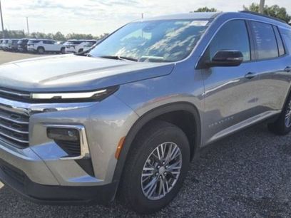 Used 2025 Chevrolet Traverse LT