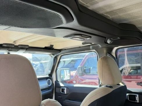 Used 2018 Jeep Wrangler Unlimited Sahara w/ Cold Weather Group image 22