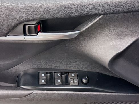 Used 2018 Toyota Camry LE FWD image 15