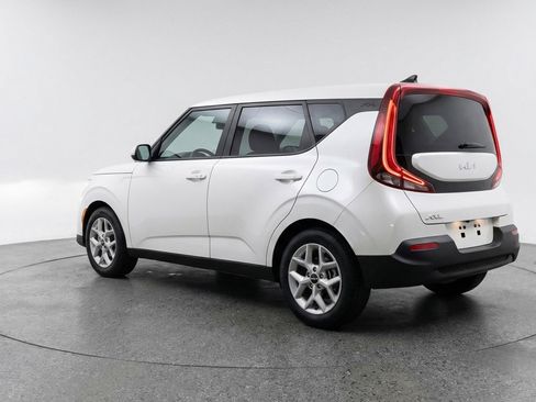 Used 2025 Kia Soul LX w/ LX Technology Package FWD image 6