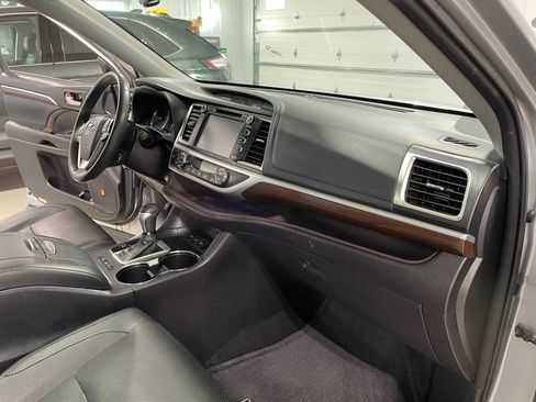 Used 2016 Toyota Highlander Limited Platinum image 26