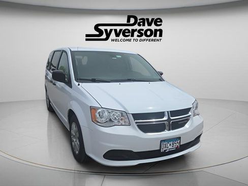 Used 2019 Dodge Grand Caravan SE FWD image 2