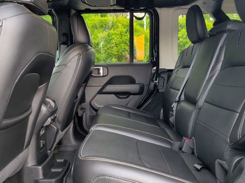 Used 2022 Jeep Wrangler Unlimited Sahara AWD/4WD image 22