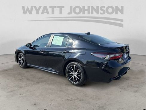 Used 2024 Toyota Camry SE image 3