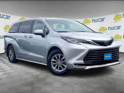 Used 2022 Toyota Sienna XLE
