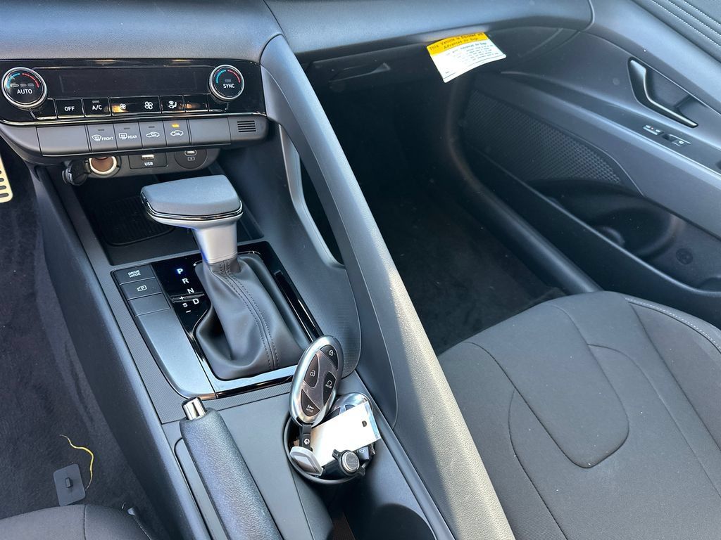 Certified 2025 Hyundai Elantra Sport FWD image 31