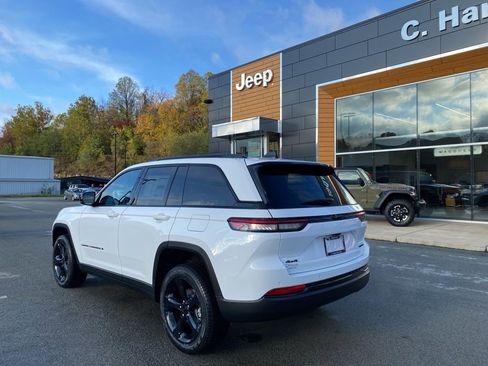 New 2025 Jeep Grand Cherokee Limited w/ Black Appearance Package image 4