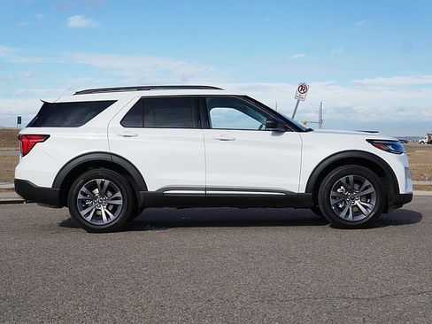 Used 2025 Ford Explorer Active w/ Active Comfort Package image 6