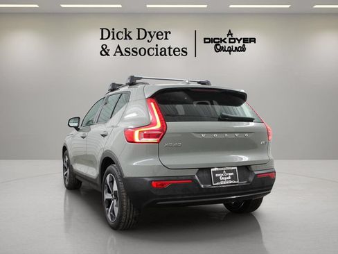 Certified 2025 Volvo XC40 B5 Plus AWD/4WD image 9