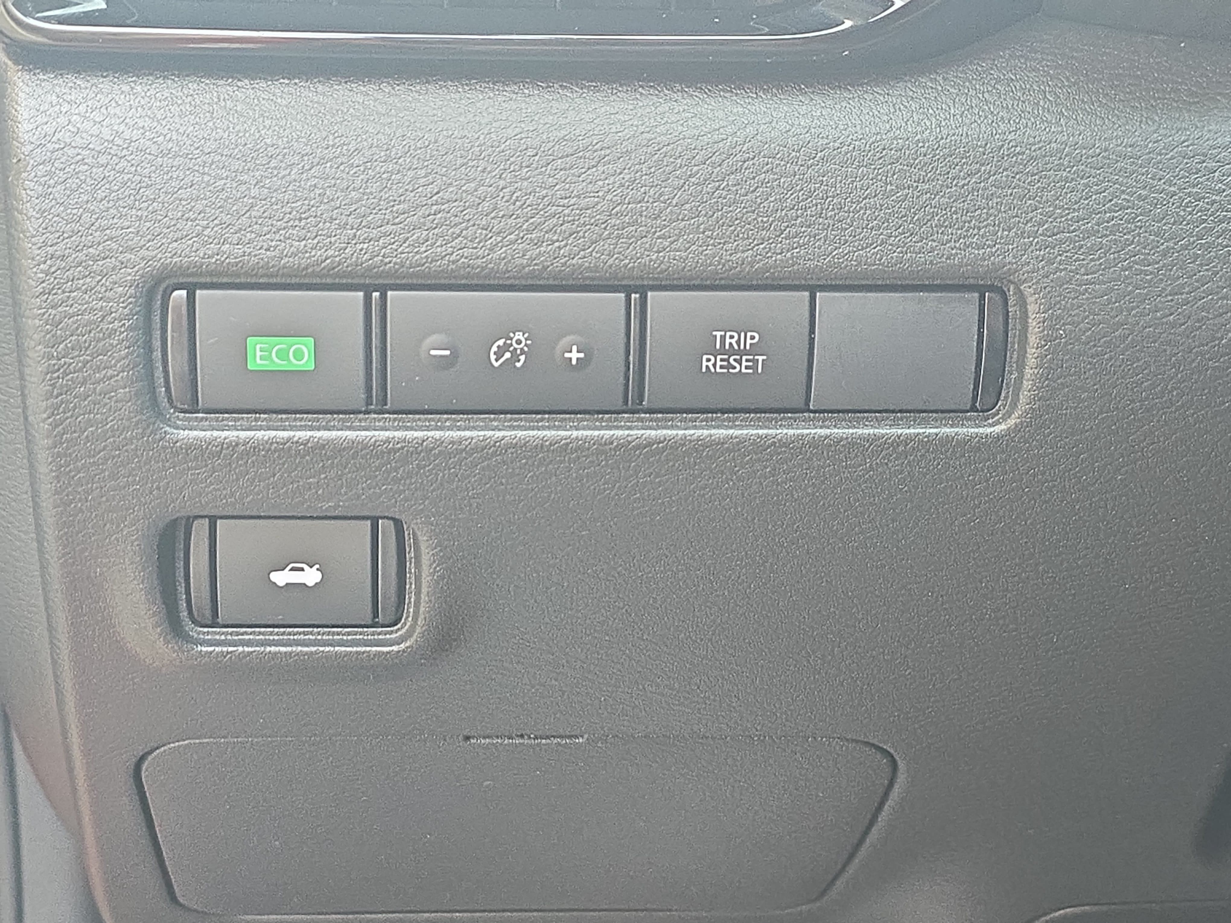 Used 2025 Nissan Sentra SV FWD image 24