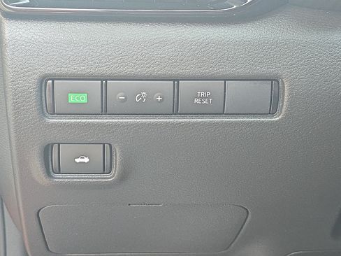 Used 2025 Nissan Sentra SV FWD image 24