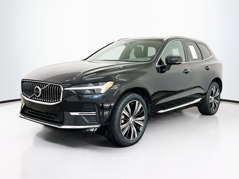 Used 2023 Volvo XC60 B5 Plus w/ Climate Package image 3