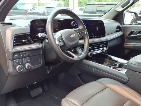 Used 2026 Chevrolet Suburban LT w/ Comfort Package AWD/4WD image 9