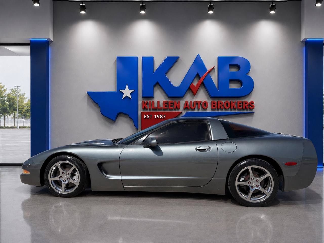Used 2004 Chevrolet Corvette Coupe w/ Roof Package RWD image 6