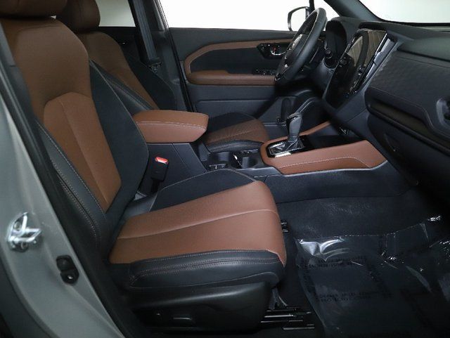 Used 2025 Subaru Forester Touring AWD/4WD image 35