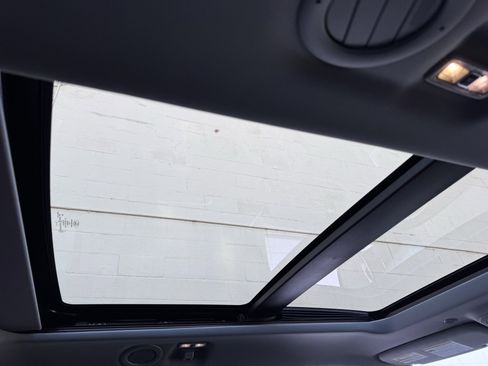 Used 2022 Ford Explorer XLT w/ Equipment Group 202A image 17