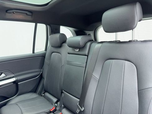 Used 2023 Mercedes-Benz GLB 250 4MATIC w/ Premium Package image 41