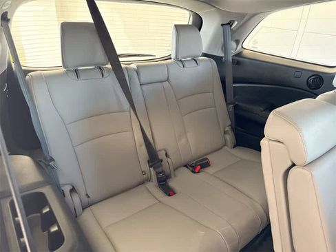 Certified 2017 Honda Pilot Touring image 22