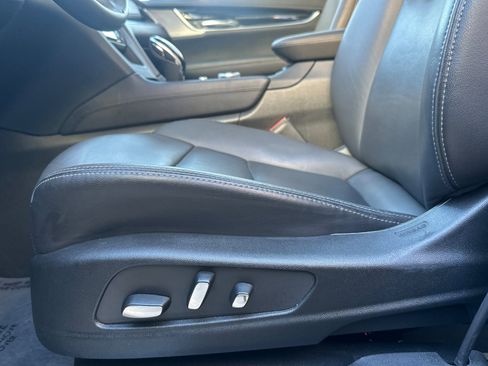 Used 2025 Cadillac XT5 Premium Luxury image 13