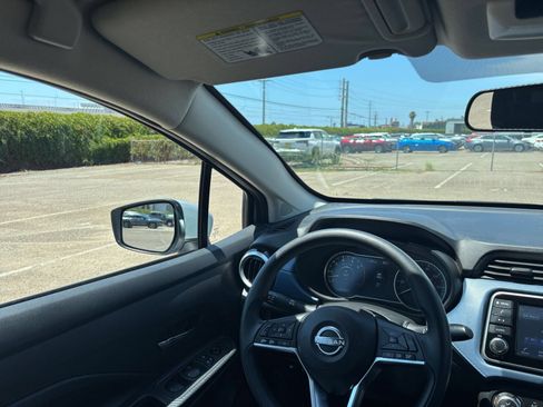 Used 2025 Nissan Versa SV FWD image 32