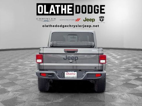 Used 2025 Jeep Gladiator Sport AWD/4WD image 25