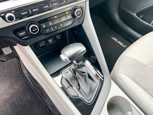 Used 2020 Kia Niro LXS image 42