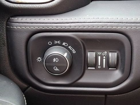 Used 2025 RAM 3500 Limited AWD/4WD image 30