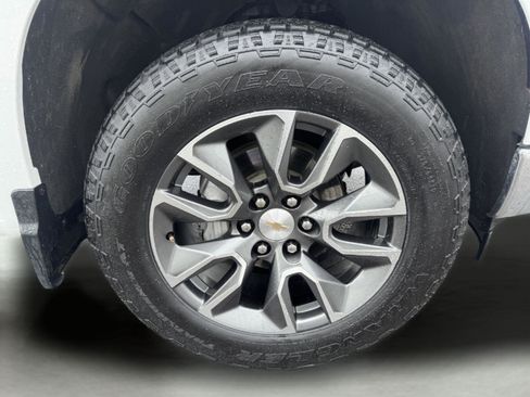 Used 2024 Chevrolet Silverado 1500 LT image 8