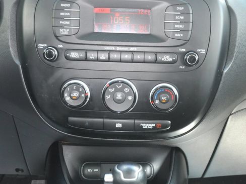 Used 2016 Kia Soul FWD image 18